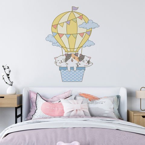 Sevimli Kediler ve Hava Bolunu Duvar Stickeri | 35x50cm